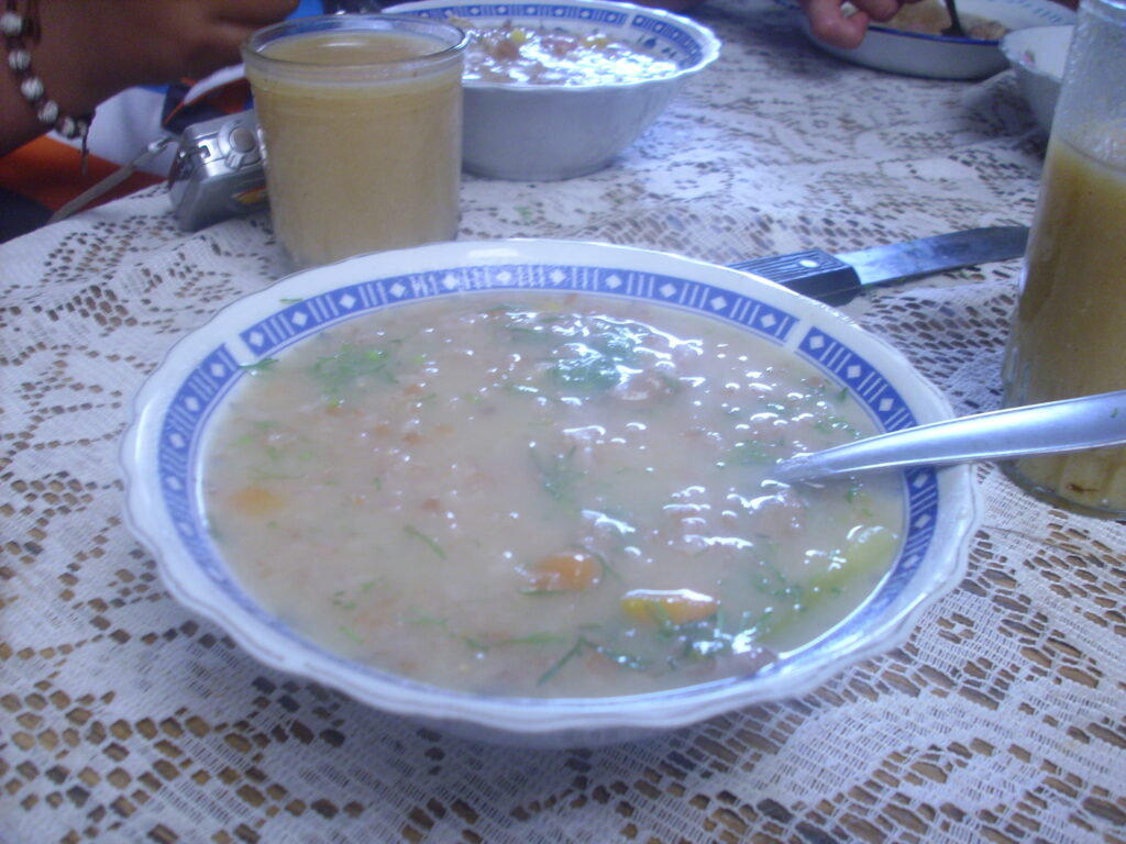 Un plato de cuchuco de trigo