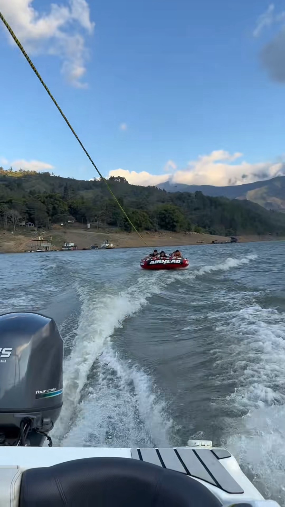 Paseo en lancha en el embalse La Esmeralda